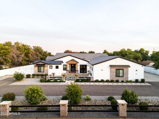 17337 W PEORIA Avenue, Waddell, AZ 85355