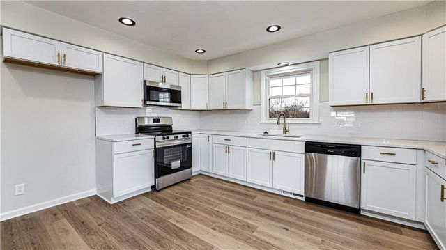 13332 Little Farm Road, Excelsior Springs, MO 64024