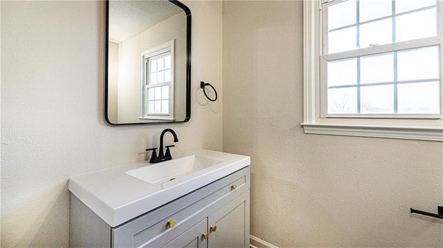 13332 Little Farm Road, Excelsior Springs, MO 64024