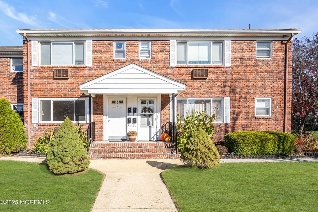 49 Laurel Place A, Eatontown, NJ 07724