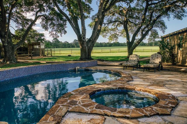 1034 Hilbun Road, New Ulm, TX 78950