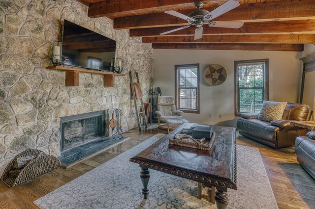 1034 Hilbun Road, New Ulm, TX 78950