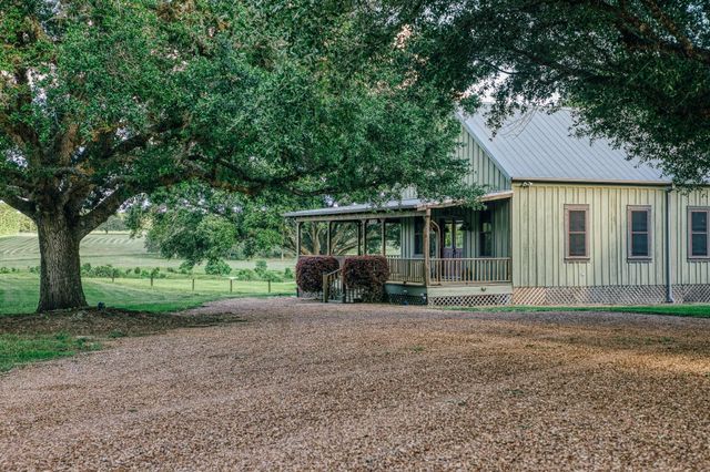 1034 Hilbun Road, New Ulm, TX 78950