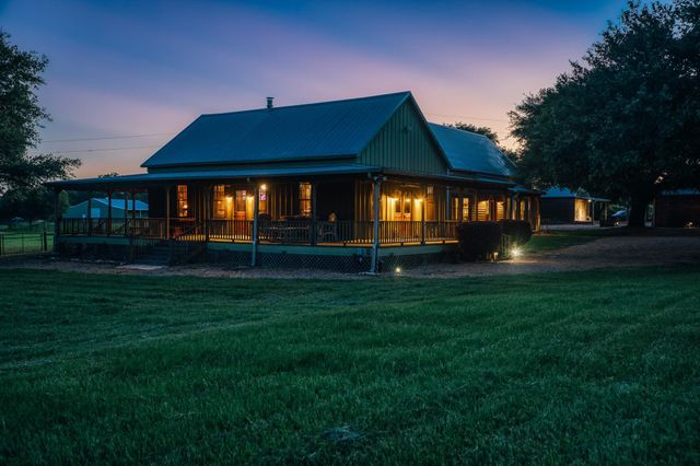 1034 Hilbun Road, New Ulm, TX 78950