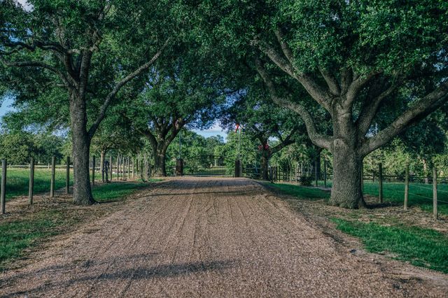 1034 Hilbun Road, New Ulm, TX 78950