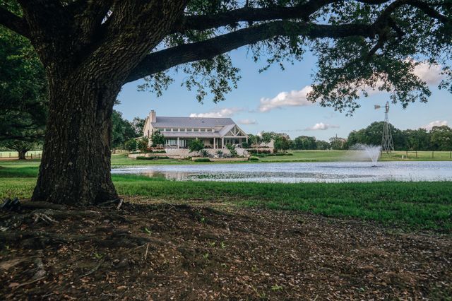 1034 Hilbun Road, New Ulm, TX 78950