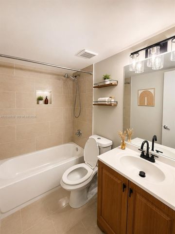 20005 NE 3rd Court 8, Miami, FL 33179