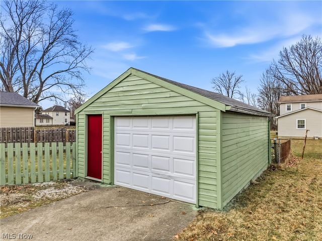 396 Elizabeth Street, Hubbard, OH 44425