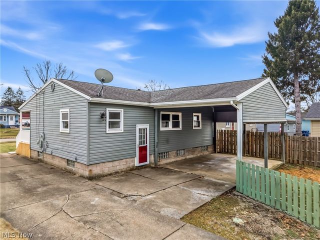 396 Elizabeth Street, Hubbard, OH 44425