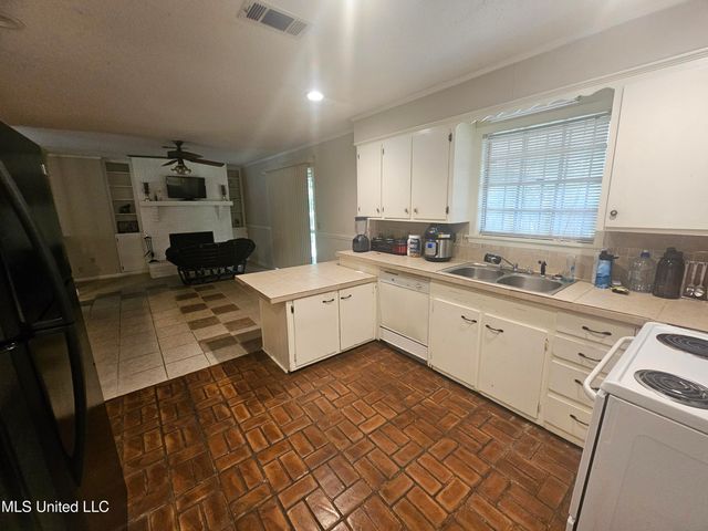 2290 Charmwood Drive, Jackson, MS 39204