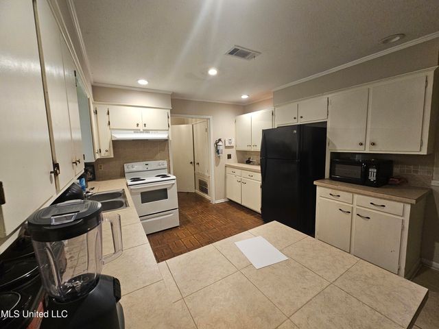 2290 Charmwood Drive, Jackson, MS 39204