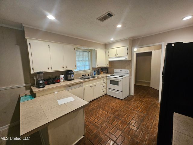 2290 Charmwood Drive, Jackson, MS 39204
