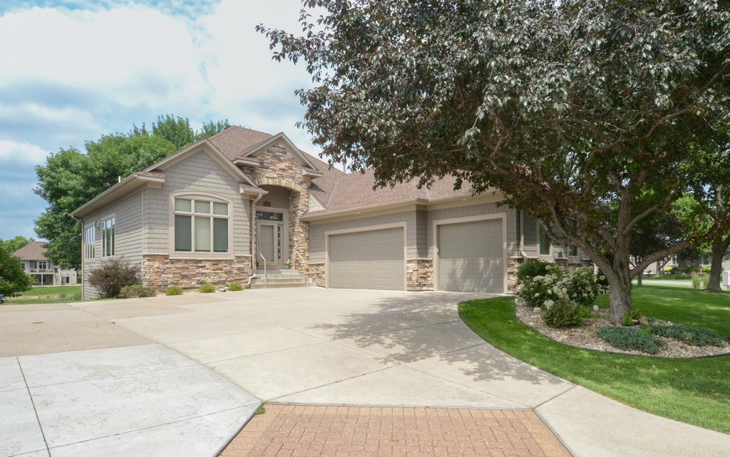 2380 Lehman Lane NE, Blaine, MN 55449