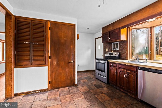 439 TOWNSHIP LINE RD, Elkins Park, PA 19027