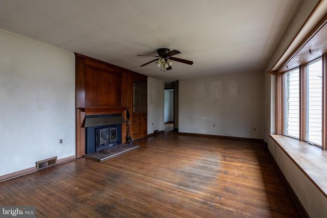 439 TOWNSHIP LINE RD, Elkins Park, PA 19027