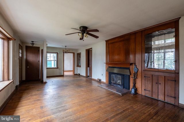 439 TOWNSHIP LINE RD, Elkins Park, PA 19027