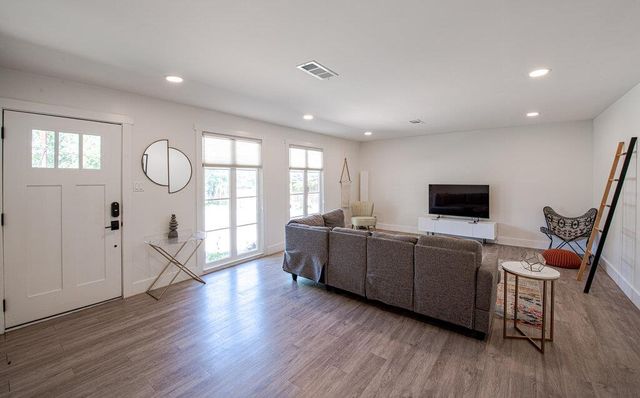 122 Havana ST, Austin, TX 78704