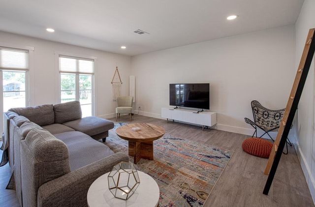 122 Havana ST, Austin, TX 78704