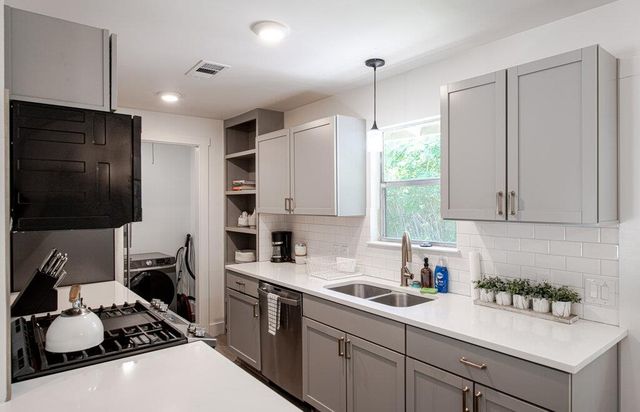 122 Havana ST, Austin, TX 78704