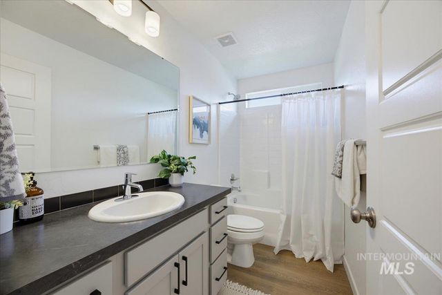 7669 E Flyway St, Nampa, ID 83687