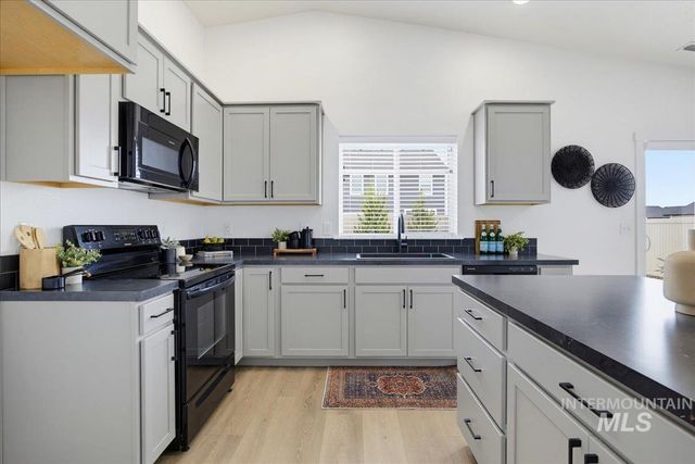 7669 E Flyway St, Nampa, ID 83687