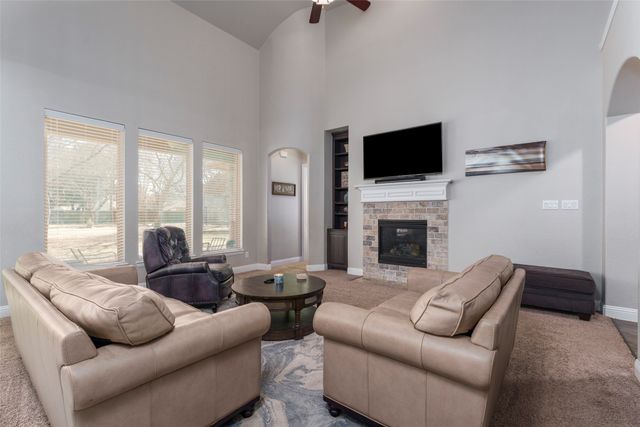 704 Elm Creek Circle, Mansfield, TX 76063