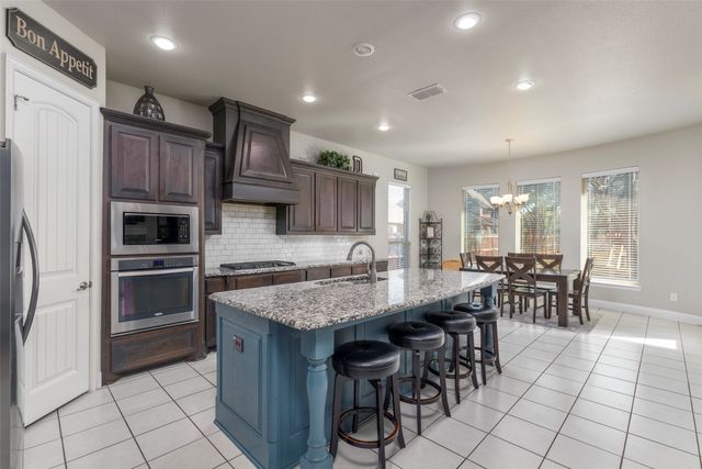 704 Elm Creek Circle, Mansfield, TX 76063