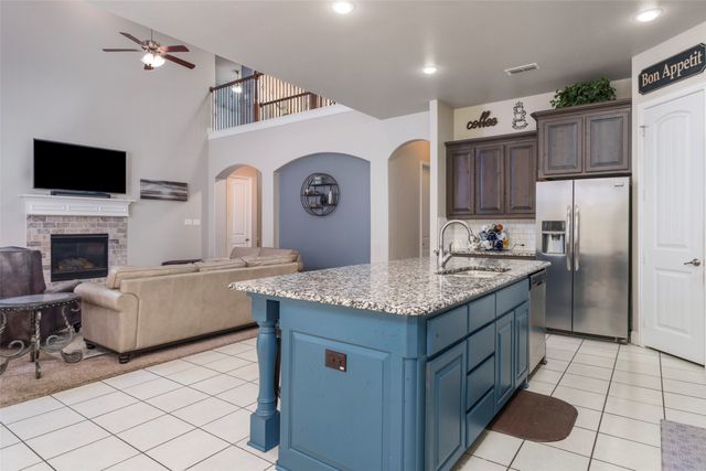 704 Elm Creek Circle, Mansfield, TX 76063