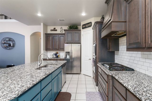 704 Elm Creek Circle, Mansfield, TX 76063