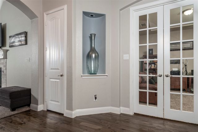 704 Elm Creek Circle, Mansfield, TX 76063