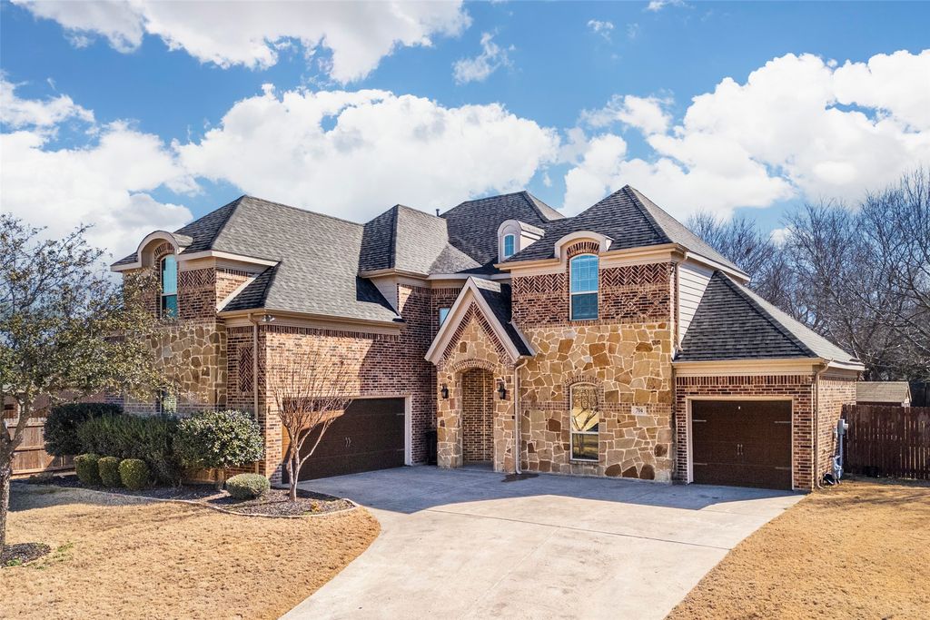704 Elm Creek Circle, Mansfield, TX 76063