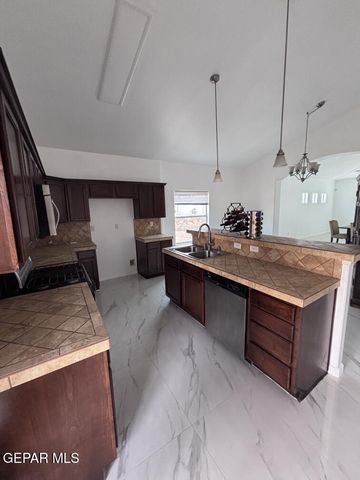 301 RESLER RIDGE Drive, El Paso, TX 79912