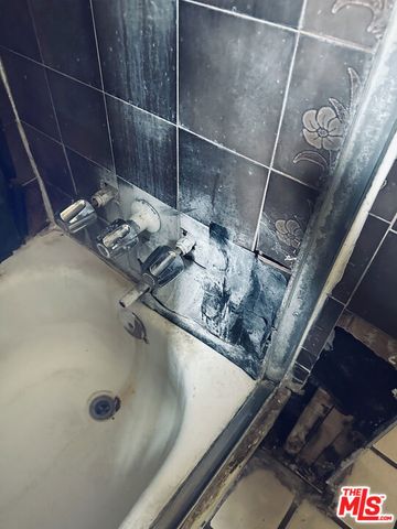 1620 E 33rd Street, Los Angeles, CA 90011