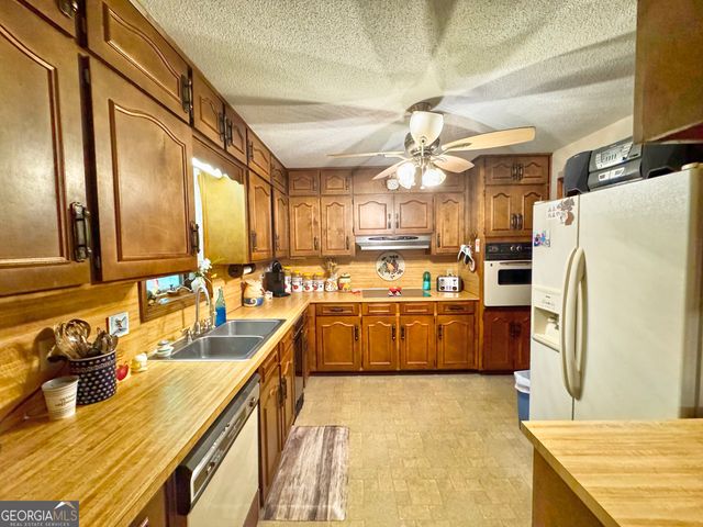 58 S Pine Cove Drive, Lagrange, GA 30240