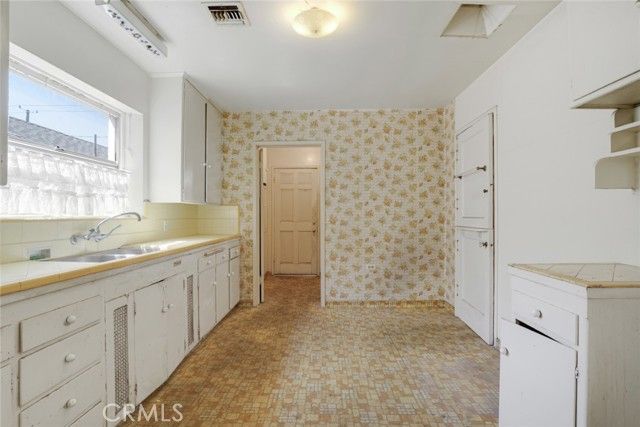 611 S Sparks Street, Burbank, CA 91506