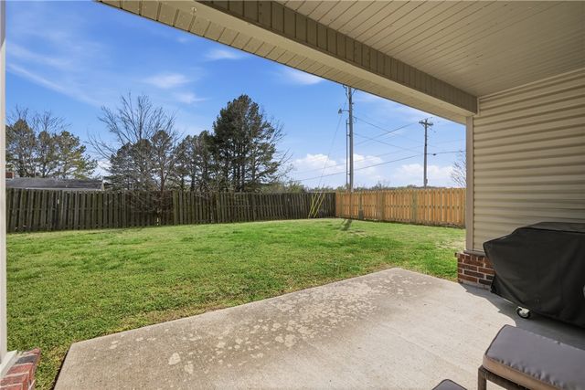 8477 W Vista Terrace Drive, Fayetteville, AR 72704