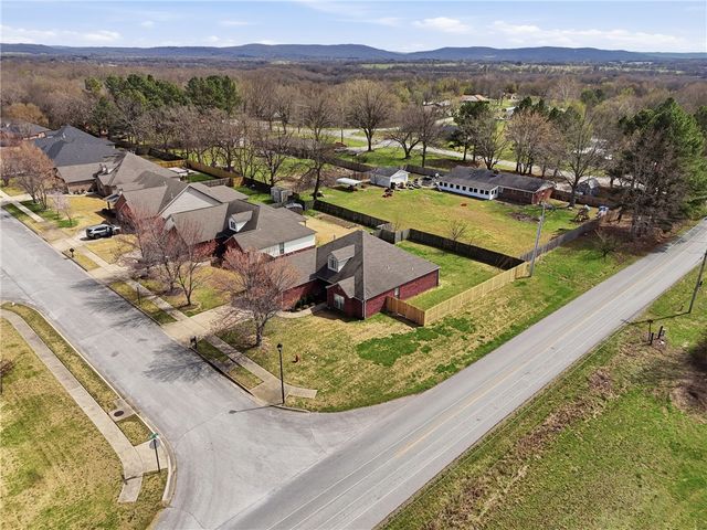 8477 W Vista Terrace Drive, Fayetteville, AR 72704