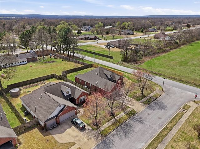 8477 W Vista Terrace Drive, Fayetteville, AR 72704