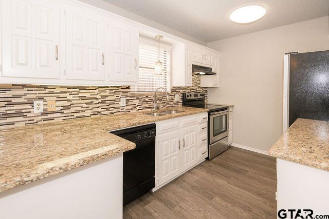 5811 Hollytree, Tyler, TX 75703