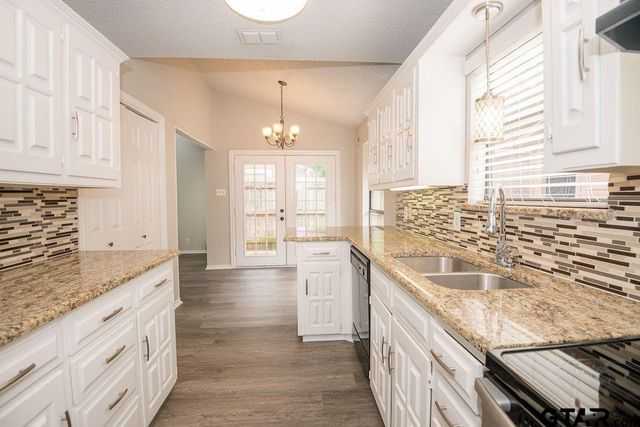 5811 Hollytree, Tyler, TX 75703