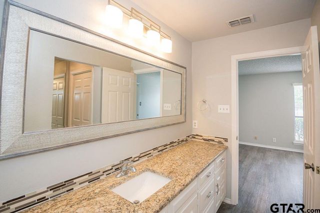 5811 Hollytree, Tyler, TX 75703