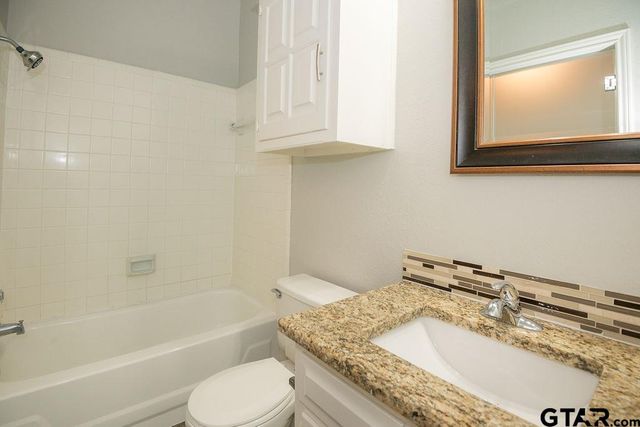 5811 Hollytree, Tyler, TX 75703