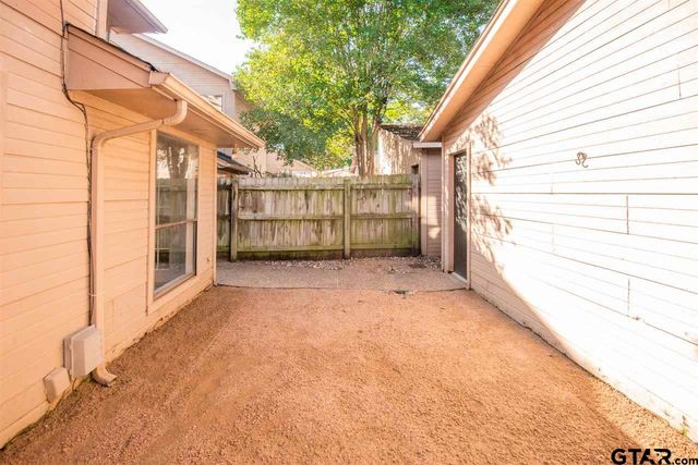 5811 Hollytree, Tyler, TX 75703