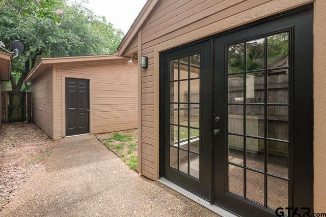 5811 Hollytree, Tyler, TX 75703