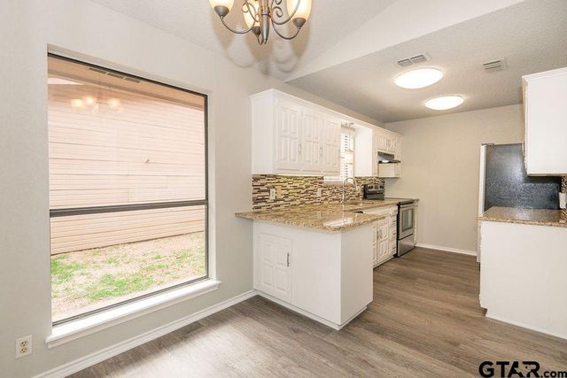 5811 Hollytree, Tyler, TX 75703