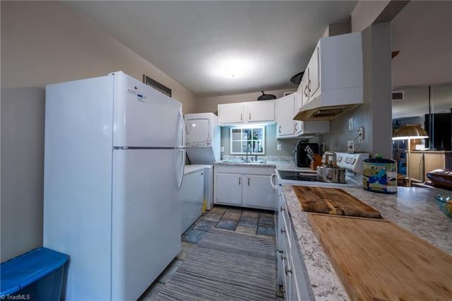 3820 Country Club Road E, Winston-salem, NC 27104