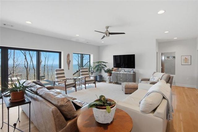 7207 Ridgeview Dr., Jasper, GA 30143