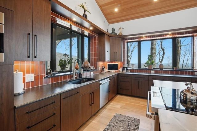 7207 Ridgeview Dr., Jasper, GA 30143