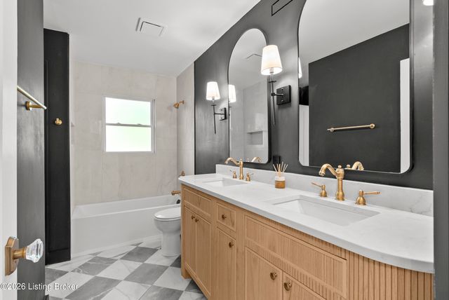 1608 Dunbarton Wynde, Louisville, KY 40205
