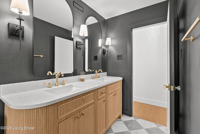 1608 Dunbarton Wynde, Louisville, KY 40205